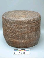 藏品(置放銀盔的籐籠)的圖片